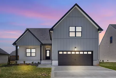 113 Aspen Pine Dr, Clarksville, TN 37043
