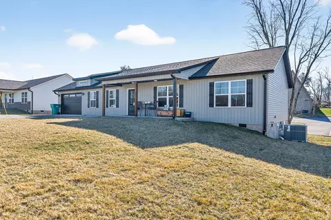 141 Sky View Meadow Dr, Crossville, TN 38555