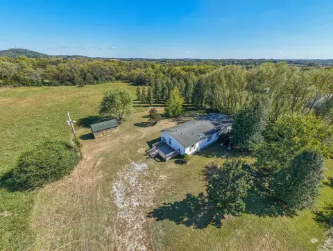 1064 Lauderdale Ln, Bethpage, TN 37022