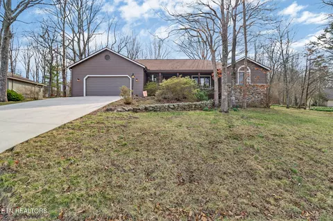31 Kingsboro Ln, Crossville, TN 38558