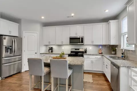 Kitchen - 4209 Fieldcrest Dr, Murfreesboro, TN 37128 photo 3 of 4