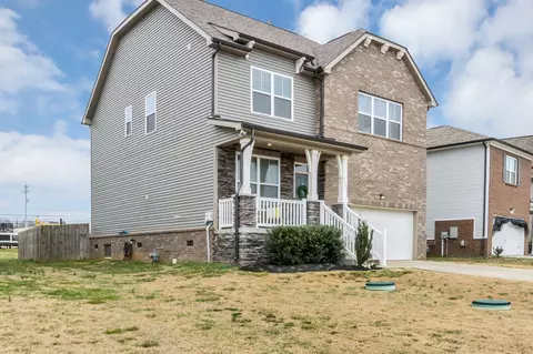 Exterior - 4209 Fieldcrest Dr, Murfreesboro, TN 37128 photo 2 of 7