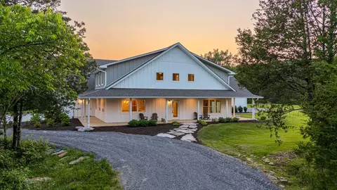 2825 Oregon Rd, Milton, TN 37118