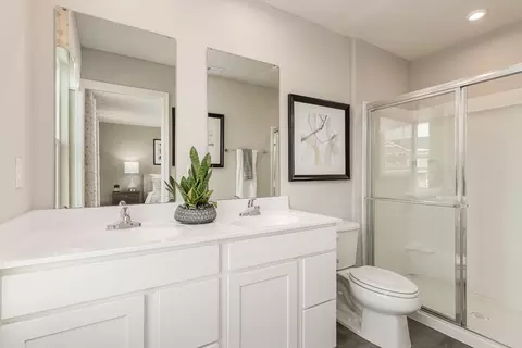 Bath - 4319 Robust Dr, Murfreesboro, TN 37130 photo 4 of 4