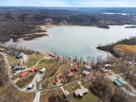 722 Driftwood Dr, Lobelville, TN 37097