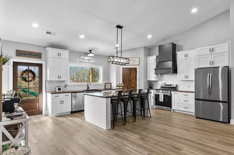 Kitchen - 321 Old Sr 48, Centerville, TN 37033 photo 1 of 6