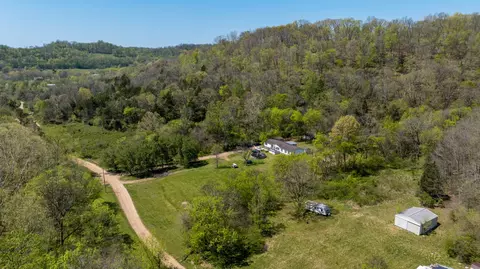 510 Rogues Fork Rd, Bethpage, TN 37022