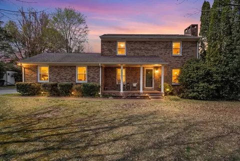 203 Twelve Oaks Rd, Tullahoma, TN 37388