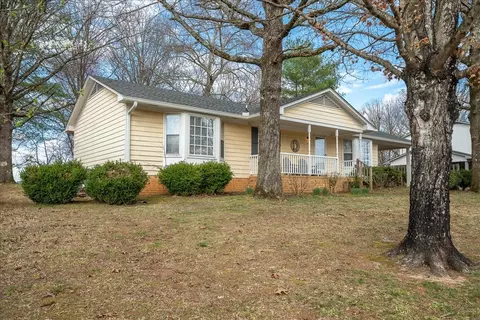 1606 Briarwood Dr, Lawrenceburg, TN 38464