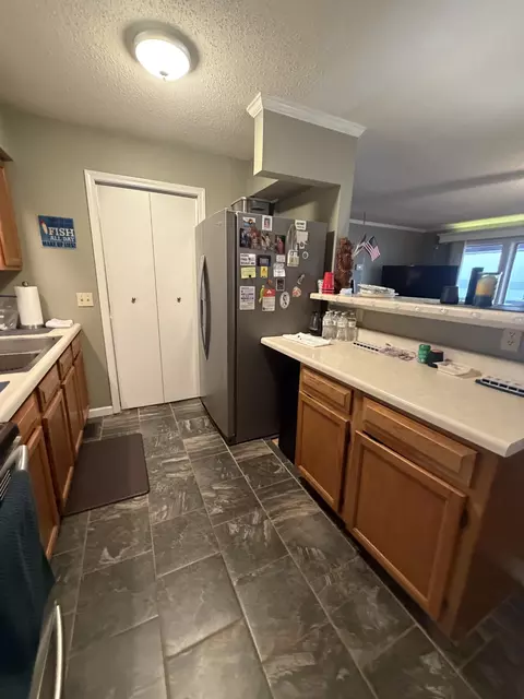 Kitchen - 322 Eagle Shore Dr, Dover, TN 37058 photo 3 of 3