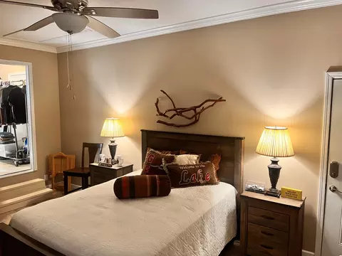 Bedroom - 322 Eagle Shore Dr, Dover, TN 37058 photo 3 of 4