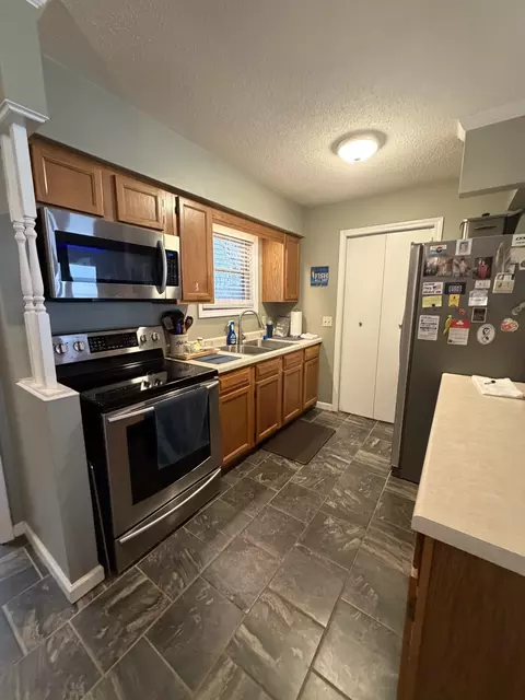 Kitchen - 322 Eagle Shore Dr, Dover, TN 37058 photo 2 of 3