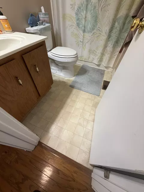 Bath - 322 Eagle Shore Dr, Dover, TN 37058 photo 1 of 1