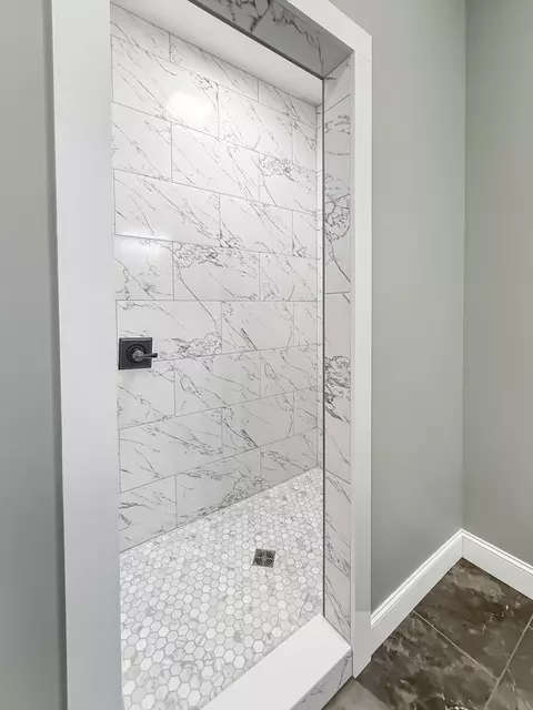 Bath - 2420 Eagle Rock Rd, Monteagle, TN 37356 photo 2 of 5