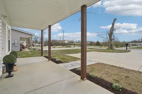 Exterior - 152 Eno Rd, Dickson, TN 37055 photo 2 of 6