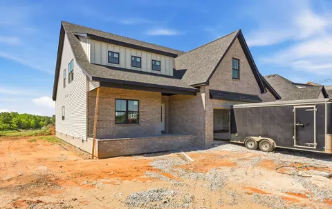 218 Low Plains Ln, Clarksville, TN 37043
