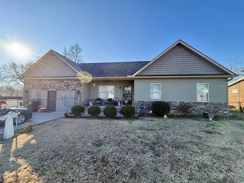 1136 W State Line Rd, Rossville, GA 30741