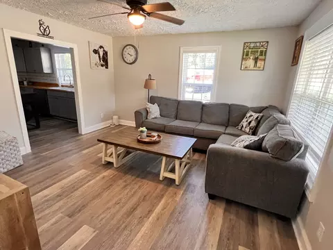 Living - 502 E Market St, Decherd, TN 37324 photo 1 of 3