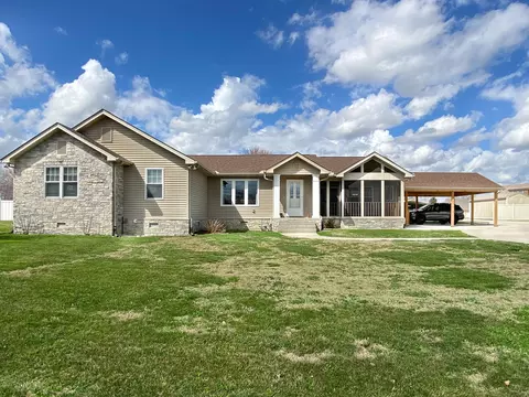 577 Maple Springs Rd, Manchester, TN 37355