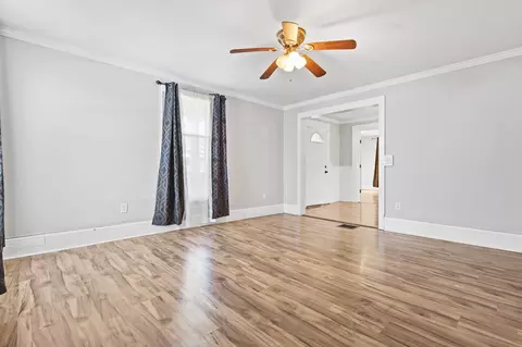 Living - 1309 Batts Blvd, Springfield, TN 37172 photo 2 of 4