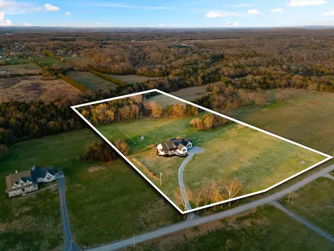 3340 Midland Acres Dr, Bell Buckle, TN 37020