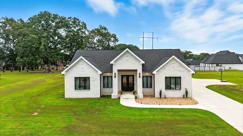 1 Ivy Dr, Fayetteville, TN 37334