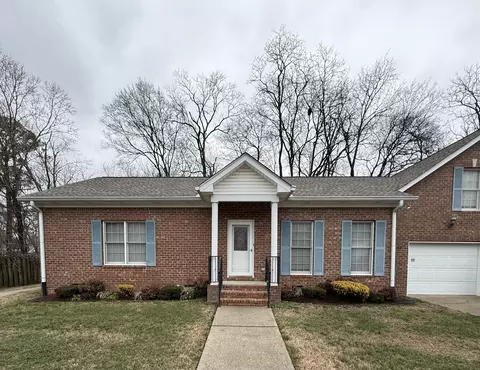 320 E Franklin St #17, Gallatin, TN 37066