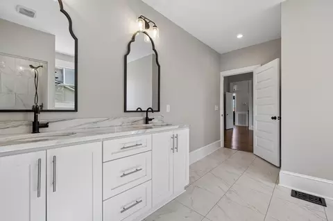 Bath - 504 5th Ave W, Springfield, TN 37172 photo 1 of 6