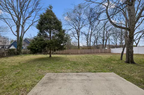 Exterior - 504 5th Ave W, Springfield, TN 37172 photo 5 of 10