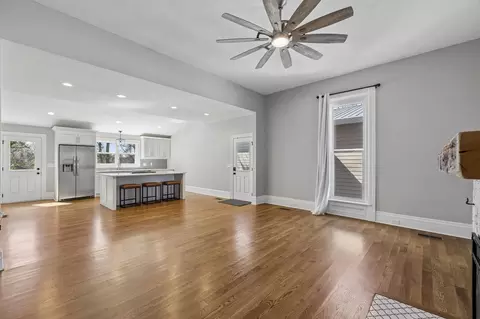 Living - 504 5th Ave W, Springfield, TN 37172 photo 2 of 2