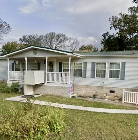 104 College St S, Cowan, TN 37318