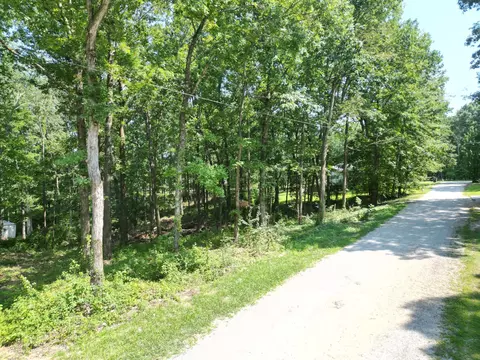 103 S Village Ct, Collinwood, TN 38450
