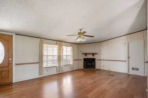 Living - 67 Lackey Rd, Kelso, TN 37348 photo 2 of 3