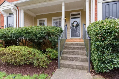 7025 Sunnywood Dr, Nashville, TN 37211