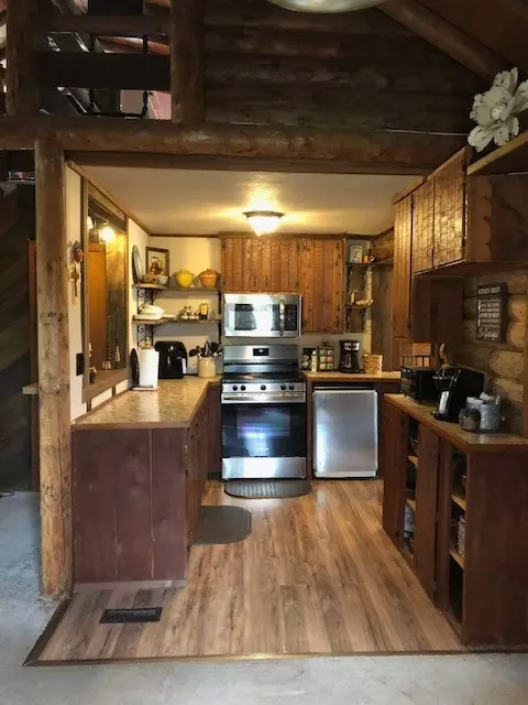 Kitchen - 300 Roy Pitt Rd, Springfield, TN 37172 photo 4 of 4