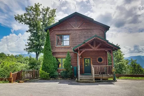 821 Great Smoky Way, Gatlinburg, TN 37738