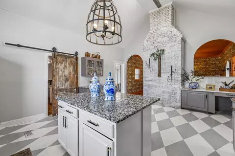 Kitchen - 500 5th Ave E, Springfield, TN 37172 photo 4 of 5