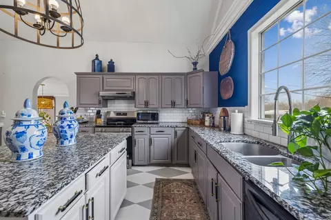 Kitchen - 500 5th Ave E, Springfield, TN 37172 photo 3 of 5