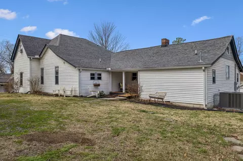 Exterior - 500 5th Ave E, Springfield, TN 37172 photo 7 of 9