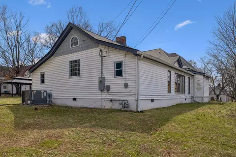 Exterior - 500 5th Ave E, Springfield, TN 37172 photo 6 of 9