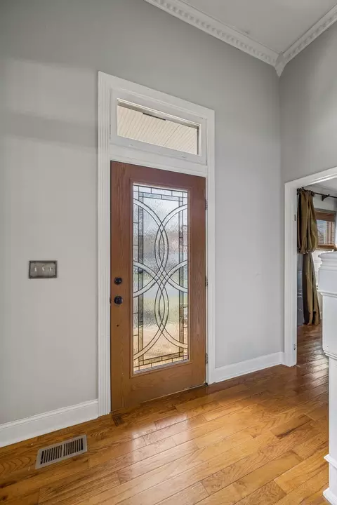 Entry Way - 500 5th Ave E, Springfield, TN 37172 photo 3 of 7