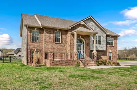 524 Cresthaven Ln, Clarksville, TN 37043