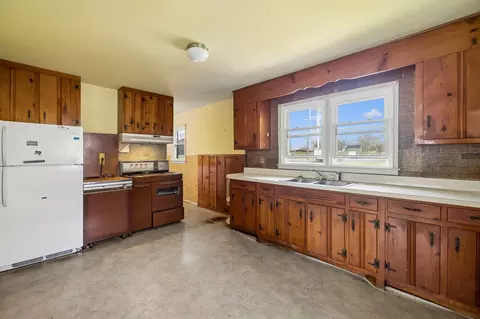 Kitchen - 600 10th Ave E, Springfield, TN 37172 photo 1 of 2