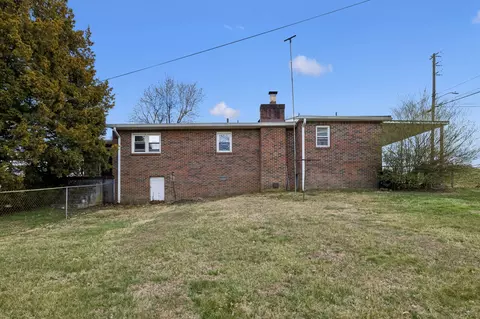 Exterior - 600 10th Ave E, Springfield, TN 37172 photo 9 of 11