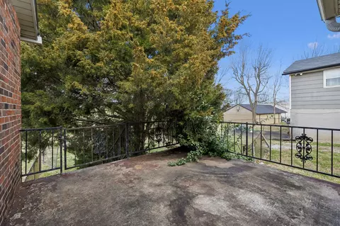 Exterior - 600 10th Ave E, Springfield, TN 37172 photo 3 of 11