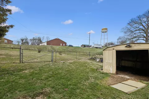 Exterior - 600 10th Ave E, Springfield, TN 37172 photo 6 of 11