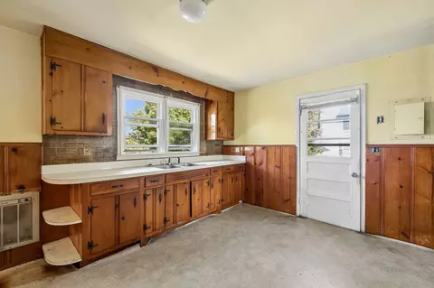 Kitchen - 600 10th Ave E, Springfield, TN 37172 photo 2 of 2