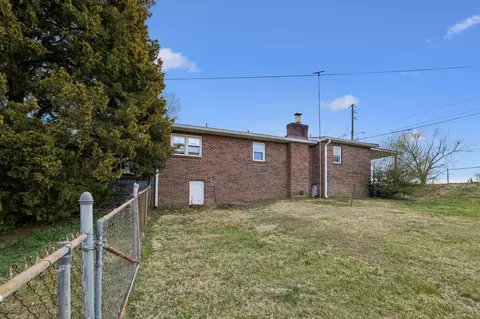 Exterior - 600 10th Ave E, Springfield, TN 37172 photo 8 of 11