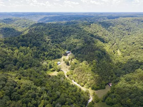 59 Russell Ln, Pleasant Shade, TN 37145