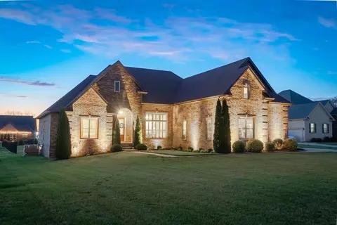3052 Eliza Dr, Clarksville, TN 37043